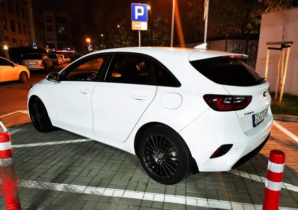Kia Ceed cena 72999 przebieg: 71000, rok produkcji 2019 z Szczecin małe 121